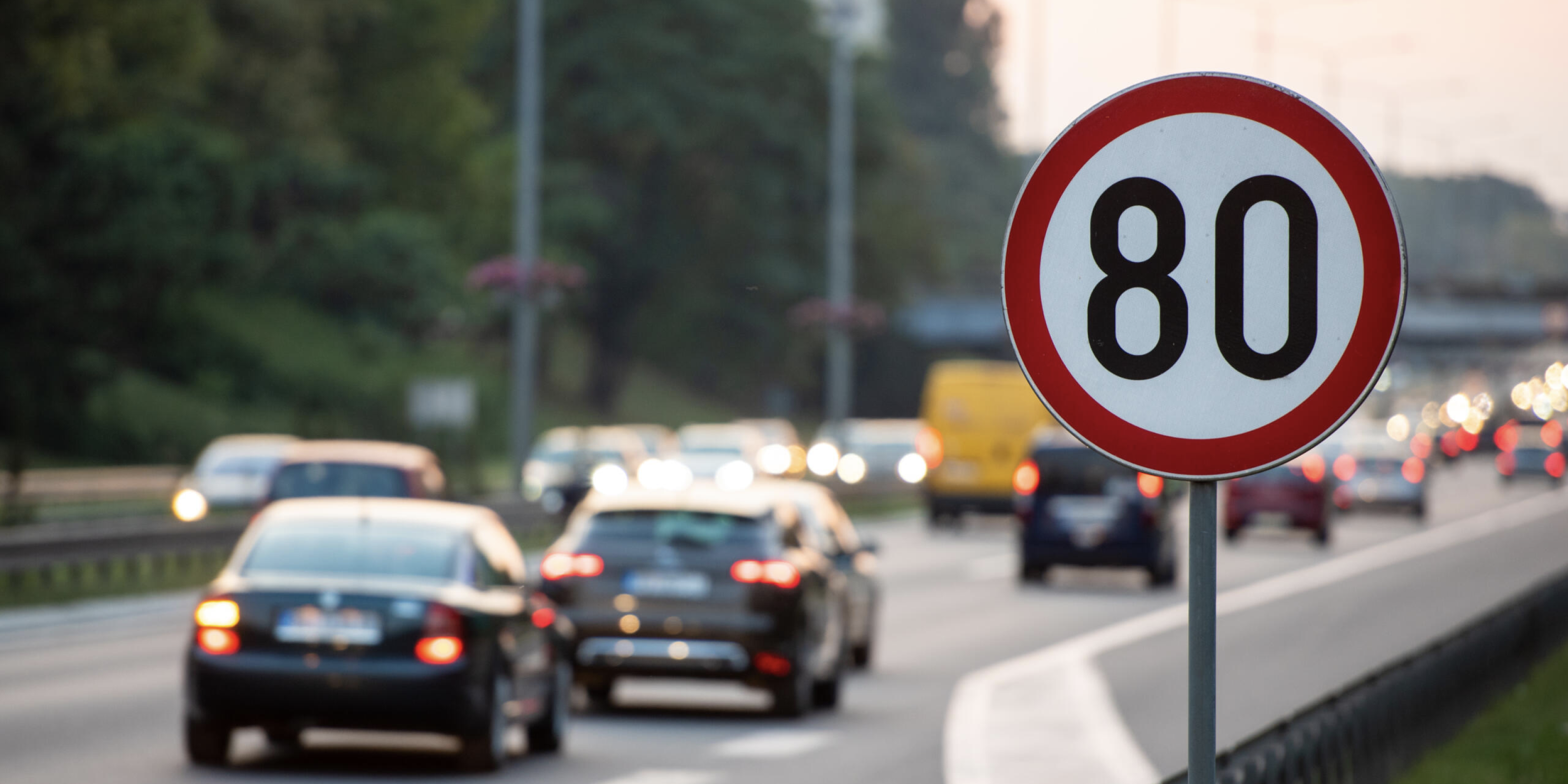 Jetzt können Sie ganz einfach die Geschwindigkeitsbegrenzungen in allen EU-Ländern im Auge behalten!